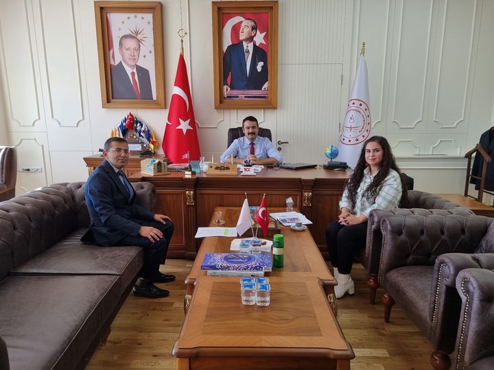 Kaymakamımız Sayın Yasin GÜRKAN'ı, Nevşehir Orman İşletme Şefi Canan Karayiğit, Tarım Müdürümüz. Ömer Faruk ÇİFTÇİ ile ziyaret etti.
